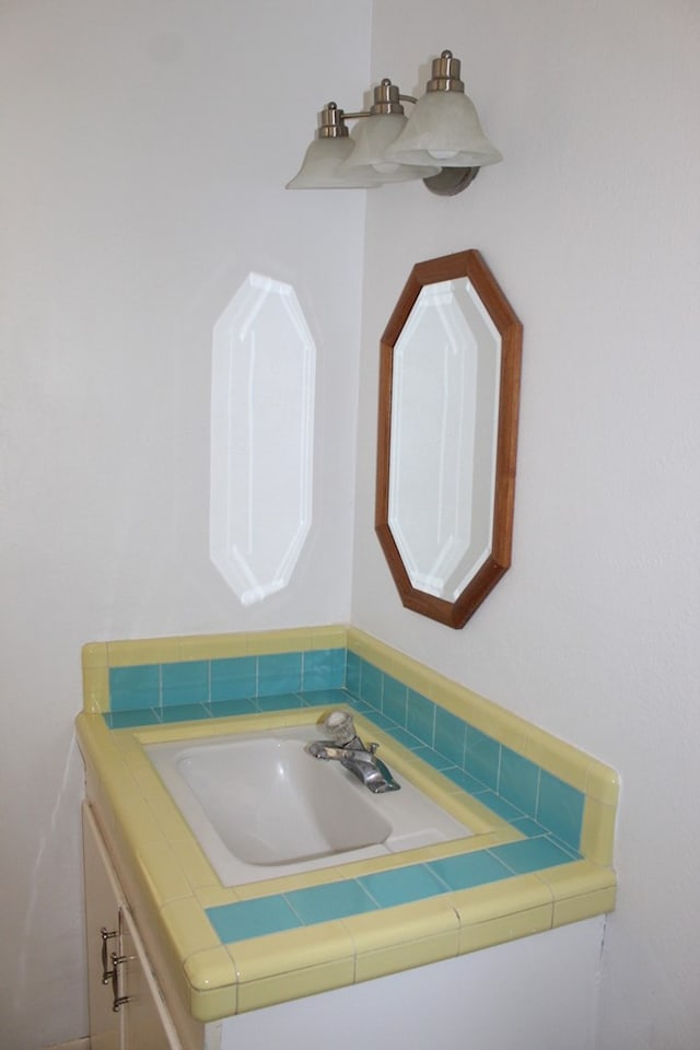 bathroom with vanity and tasteful backsplash