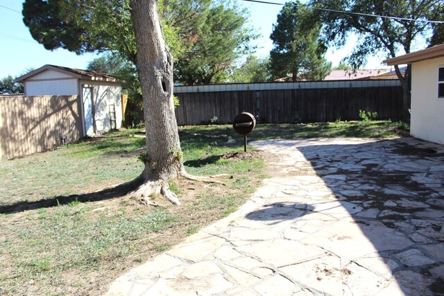 view of yard featuring a patio