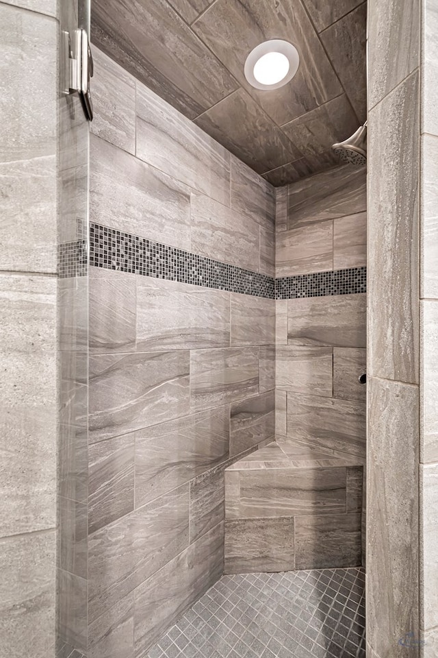 bathroom featuring tiled shower