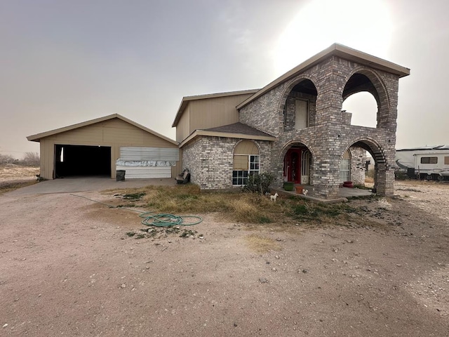 view of front facade with a garage