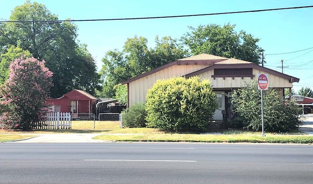 exterior space featuring a lawn and fence