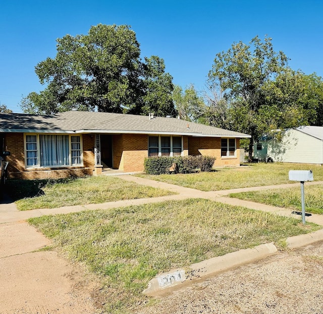 ranch-style home with a front yard