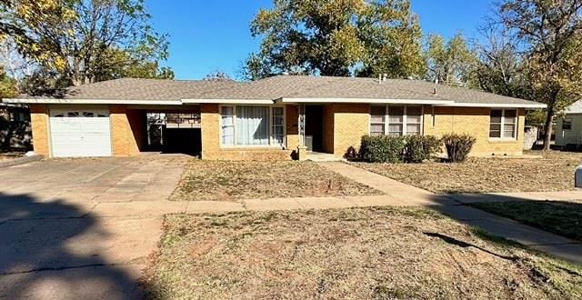 single story home featuring a garage