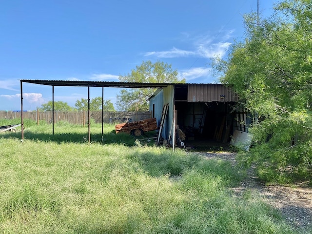910 Culp Ave, Coahoma, TX 79511 - view of yard with a pole building and an outbuilding