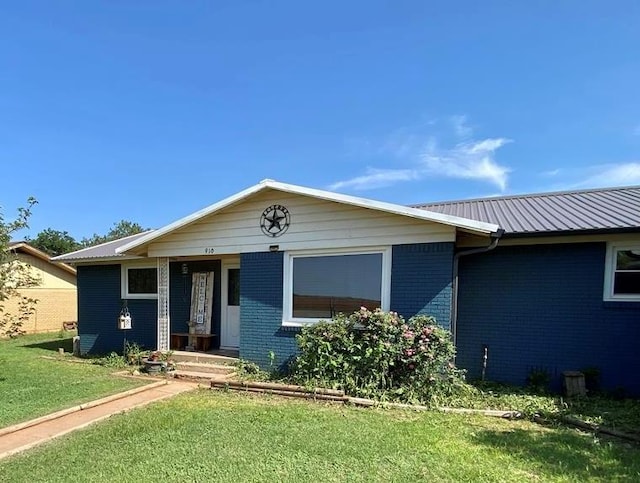 910 Culp Ave, Coahoma, TX 79511 - ranch-style house with a front yard, brick siding, metal roof, and a porch