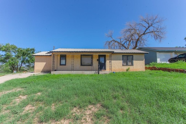 ranch-style house with a front lawn