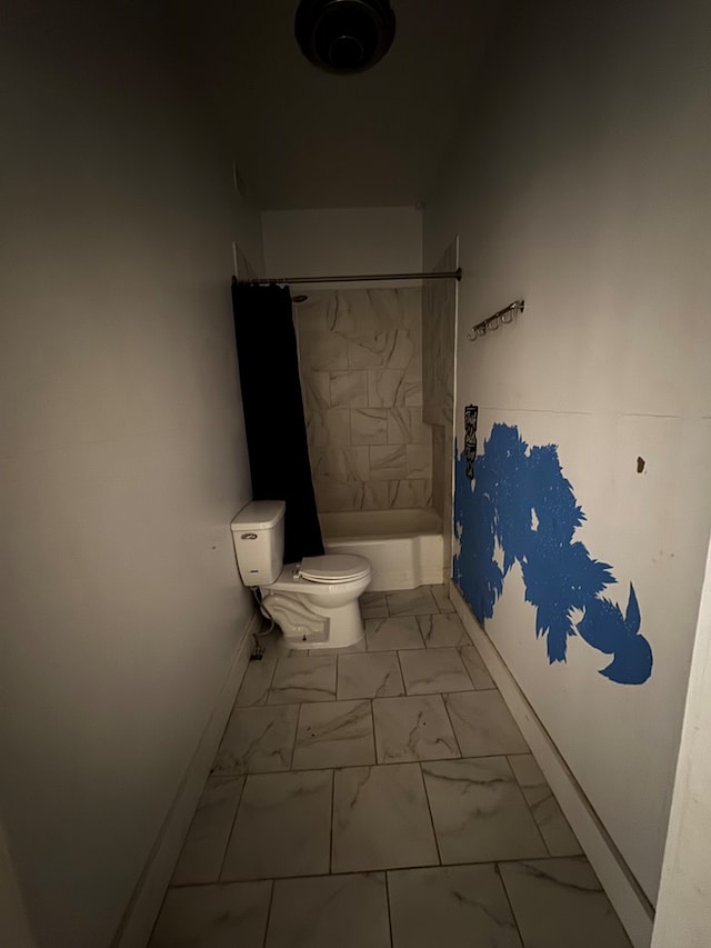 1912 29th St, Snyder, TX 79549 - bathroom featuring toilet and shower / bath combo
