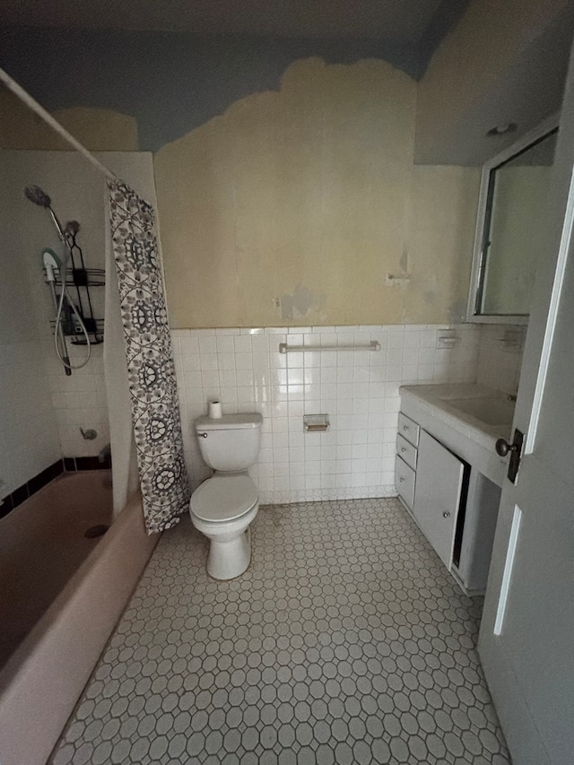 1912 29th St, Snyder, TX 79549 - full bathroom with shower / bath combo with shower curtain, tile patterned floors, toilet, and vanity
