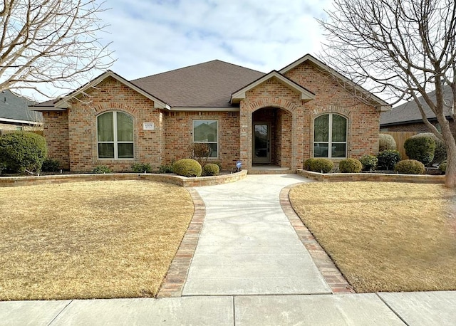 view of front facade with a front lawn