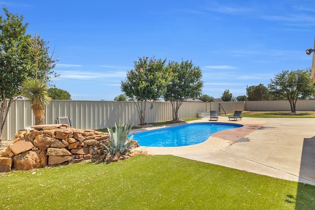 10606 E County Rd 104, Midland, TX 79706 - view of pool featuring a fenced backyard and a patio
