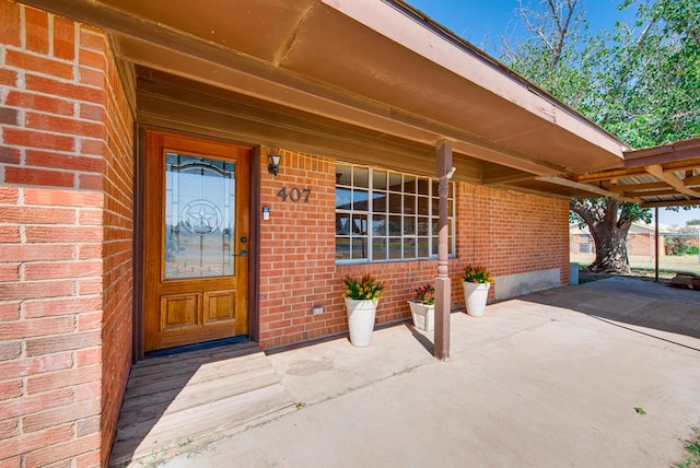 doorway to property featuring covered porch