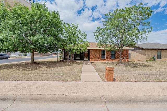309 Edgewood Dr, Midland, TX 79703 - view of front of house
