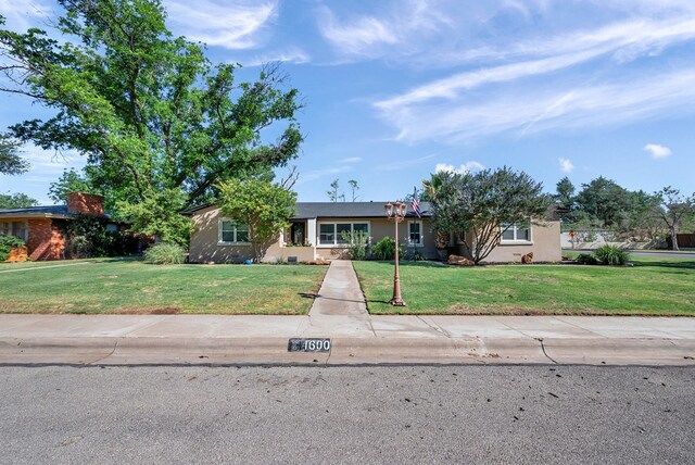 1600 W Kansas, Midland, TX 79701 - ranch-style home with a front yard and stucco siding