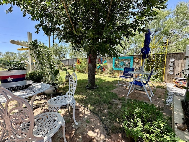 view of yard featuring a patio