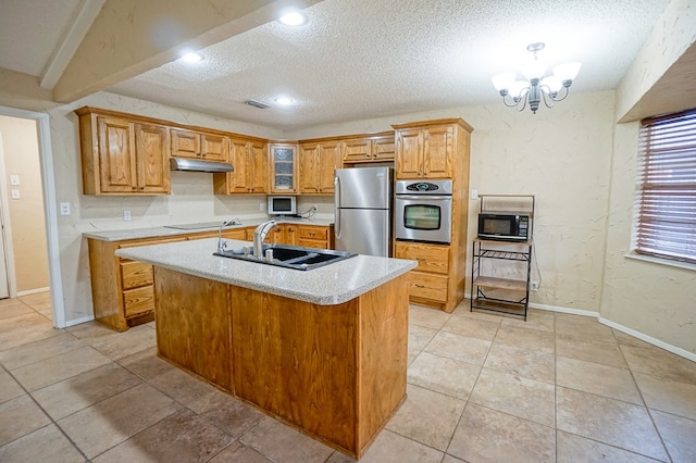 kitchen featuring black appliances, sink, an island with sink, a textured ceiling, and a notable chandelier