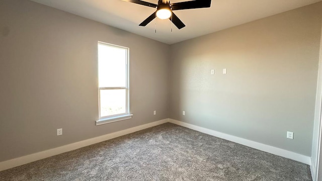 unfurnished room featuring ceiling fan and carpet flooring