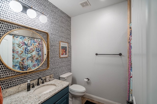 7604 Keyhaven, Odessa, TX 79765 - full bath featuring vanity and curtained shower