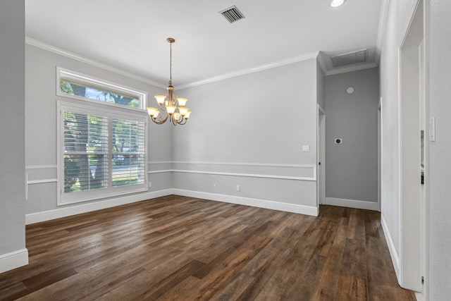 unfurnished room with dark wood-type flooring, ornamental molding, and an inviting chandelier