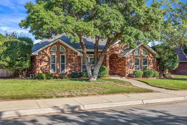 view of front of home with a front yard