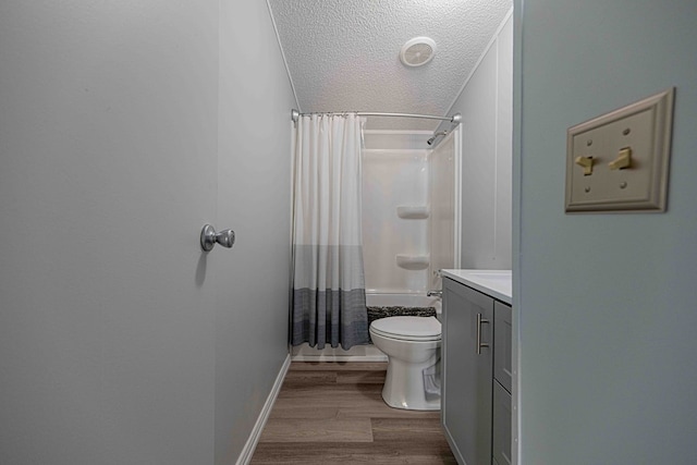 50031 E County Rd 71, Midland, TX 79705 - full bath featuring a textured ceiling, toilet, wood finished floors, shower / tub combo, and vanity