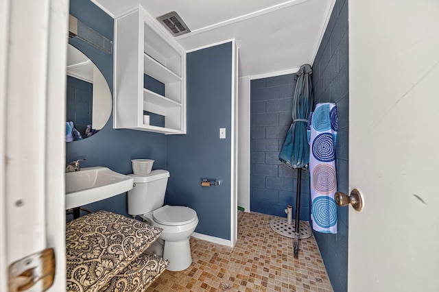 2409 Stutz Pl, Midland, TX 79705 - bathroom with toilet and tile patterned flooring