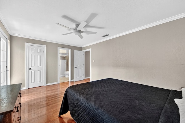 2409 Stutz Pl, Midland, TX 79705 - bedroom featuring light wood finished floors, crown molding, a ceiling fan, and ensuite bath