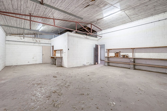 garage featuring concrete block wall