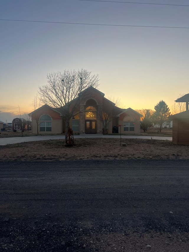 view of front of home featuring concrete driveway