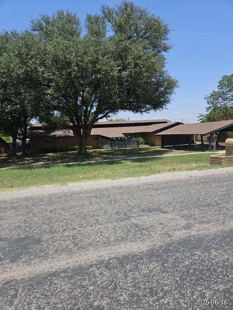 2727 E 25th St, Big Spring, TX 79720 - photo 1