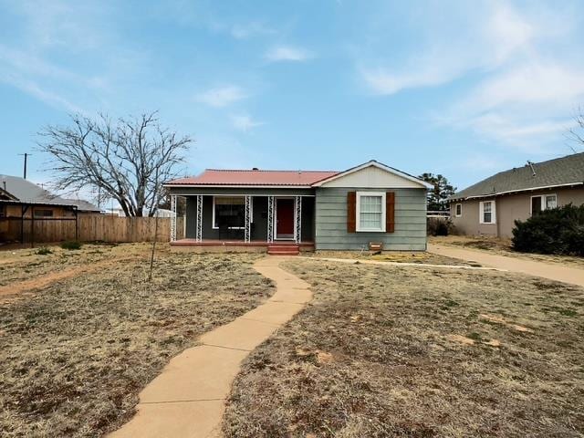 view of front of property with a front lawn and fence