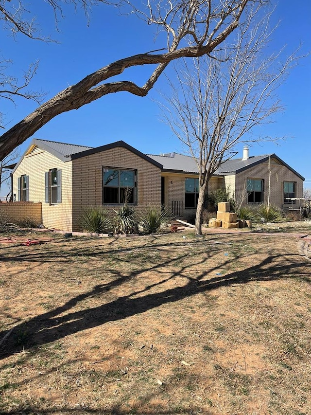 ranch-style house with a front yard