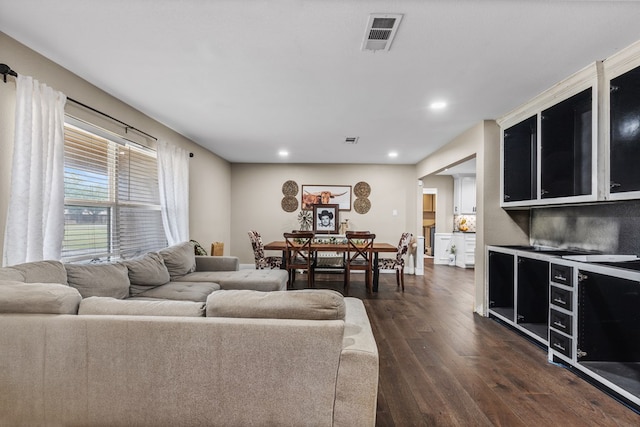 living room with visible vents, dark wood-style flooring, and recessed lighting