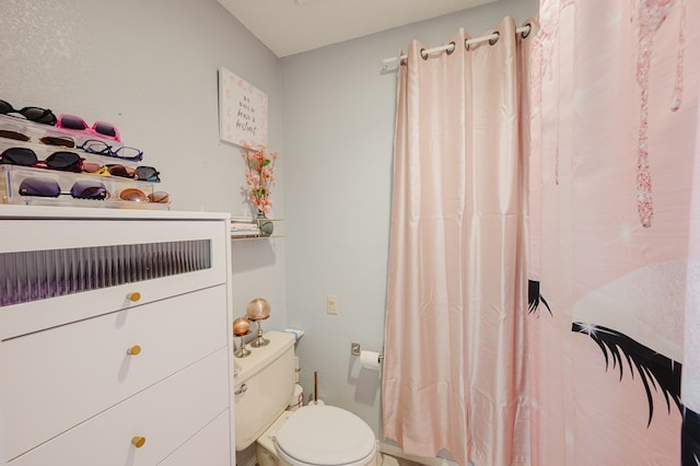 5000 Thames Ct, Midland, TX 79705 - bathroom with toilet and a shower with shower curtain