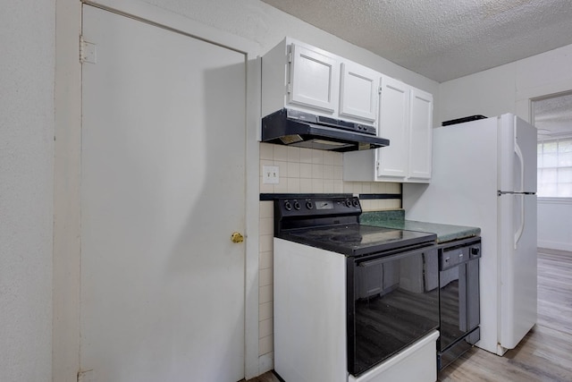107 W 10th St, Big Spring, TX 79720 - kitchen with black electric range, under cabinet range hood, white cabinetry, backsplash, and light wood finished floors