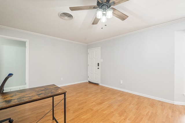 unfurnished room featuring light wood-type flooring, ornamental molding, and ceiling fan