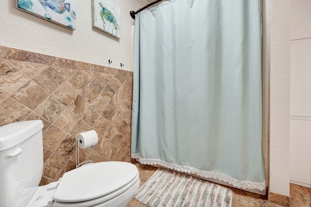 2406 Stutz Pl, Midland, TX 79705 - bathroom with tile walls and a shower with curtain