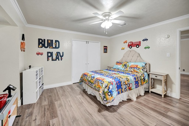 2406 Stutz Pl, Midland, TX 79705 - bedroom featuring wood finished floors, crown molding, a closet, and ceiling fan