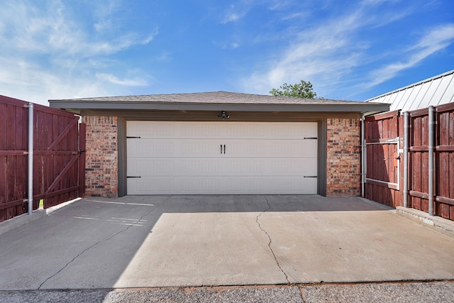 2406 Stutz Pl, Midland, TX 79705 - garage featuring a gate and concrete driveway