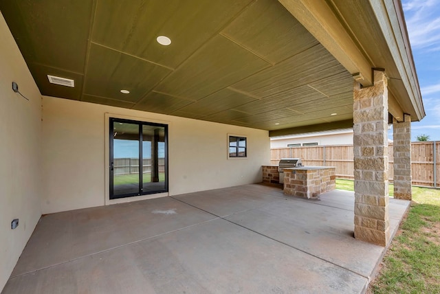 view of patio / terrace with an outdoor kitchen and grilling area