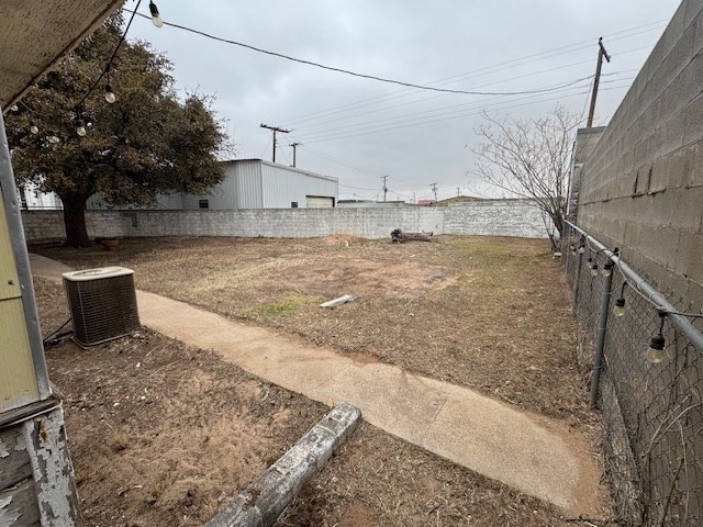 view of yard featuring cooling unit