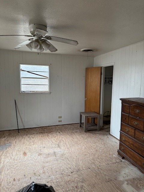 unfurnished room featuring ceiling fan