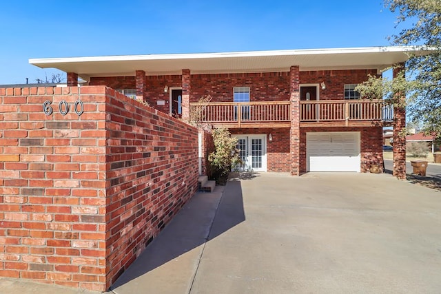 view of front of house featuring a garage