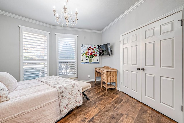 bedroom with a closet, dark wood-type flooring, crown molding, and a chandelier