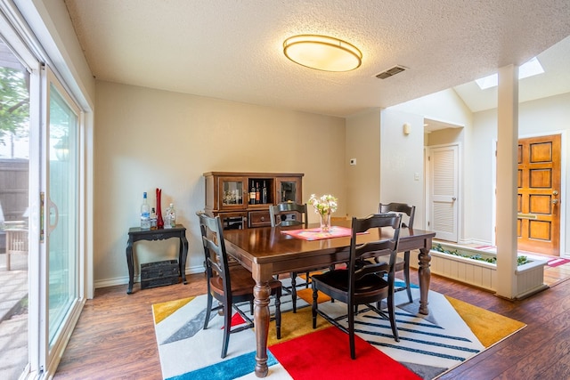 1115 Gulf Ave, Midland, TX 79705 - dining area featuring wood finished floors, a textured ceiling, and vaulted ceiling