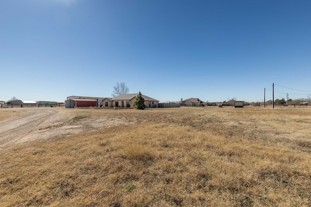 view of yard featuring a rural view