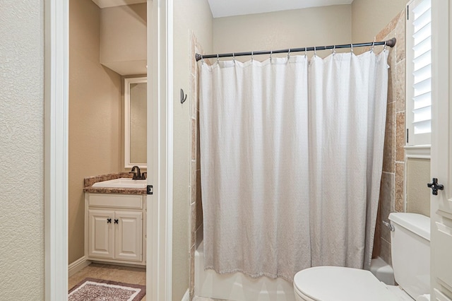 bathroom featuring shower / tub combo with curtain, vanity, and toilet