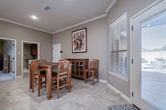 dining room featuring ornamental molding, visible vents, and baseboards