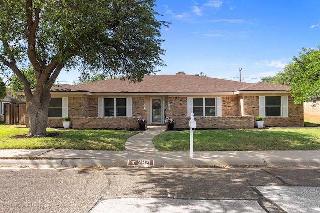 2821 Goddard Pl, Midland, TX 79705 - ranch-style home with a front lawn and brick siding