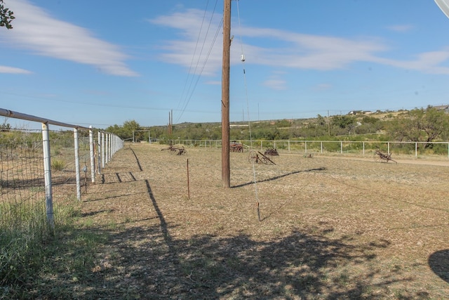 view of yard featuring a rural view