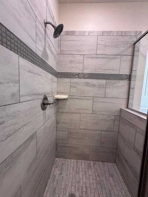 3210 Fordham Ave, Big Spring, TX 79720 - bathroom with a tile shower